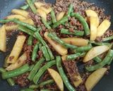 簡単今日の夕飯インゲンじゃがいも挽肉甘辛炒め主菜作り方9写真