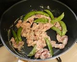 豚肉とスナップエンドウのマヨ醤油炒め作り方2写真