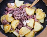 ほくほく新じゃがと牛肉の甘辛にんにく炒め作り方4写真