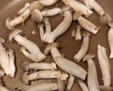 スナップエンドウとしめじのカレー炒め作り方3写真
