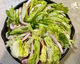 豚バラとレタスのスキレット蒸し作り方2写真