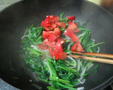 簡単おいしく♪ほうれん草とトマトの炒め物作り方2写真