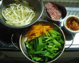 ランチに♪ひき肉とニラもやしのみそ炒め丼作り方1写真
