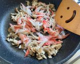 旨味ギュッ! カニカマときのこのオムレツ作り方2写真
