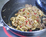 胡桃のせ・梅と豚コマの和風パスタ作り方6写真