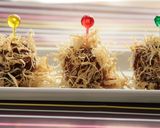 華やか☆甘酢肉団子のごぼうチップ包み作り方5写真