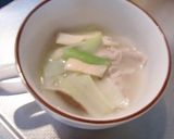 長ネギ・にんにくを入れ温まる豚コマスープ作り方4写真