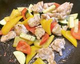 鶏肉と夏野菜のハーブソルト炒め作り方5写真