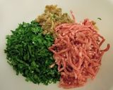 素人でも簡単♪絶対美味しい味付き餃子作り方1写真