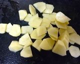朝食に～じゃがいもとわかめの味噌汁作り方1写真