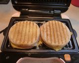 お手軽♪市販マフィンで【ホットサンド】♪作り方1写真