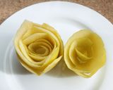 華やか飾り切り♪トマトの皮でバラの花作り方8写真