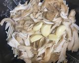 ポルチーニときのこと手羽元のクリーム煮！作り方3写真