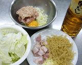 野菜を片付け！鶏団子とキャベツのスープ煮作り方1写真