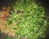 アジア風♪豆苗のピリ辛胡麻炒め♪作り方2写真