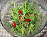 アジア風♪豆苗のピリ辛胡麻炒め♪作り方4写真