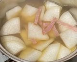 旨みUP!ベーコンと大根のみそ汁作り方3写真
