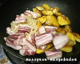 ■厚切り豚ばら肉とさつま芋の生姜味噌炒め作り方3写真