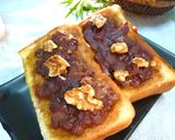 胡桃を乗せた粒あんトースト 黒蜜生姜風味作り方4写真