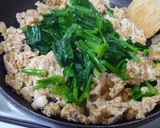 鶏ひき肉とホウレン草のカレーペースト炒め作り方3写真