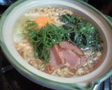 土鍋でラーメン 鶏肉と菠薐草 卵をのせて作り方3写真