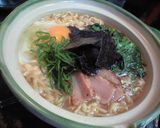 土鍋でラーメン 鶏肉と菠薐草 卵をのせて作り方4写真