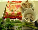 香菜と牡蠣の旨味たっぷり醤油味麺作り方1写真