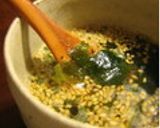 お湯を注ぐだけ♪ダシダわかめスープ作り方4写真