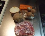 肉の旨味を逃がさない！ひと工夫　シチュー作り方1写真