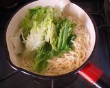 豚骨ラーメンにはレタス♪作り方2写真