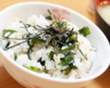 ワカメ×胡麻のおにぎり　わさび風味作り方6写真