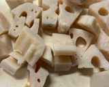豚三枚肉と蓮根の和風炒め作り方1写真