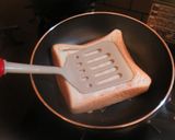 耳がふちになるよ 食パンピザ 作り方1写真