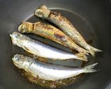 丸干し鰯をフライパンで焼く作り方2写真