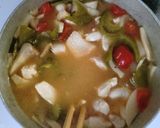 鶏むね肉と ピーマン トマトの味噌コンソメスープ作り方8写真