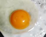 フライパンで♪チキンラーメンしろたまごのせ作り方2写真