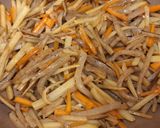 食物繊維たっぷり！根菜のコク旨カレー炒め作り方5写真