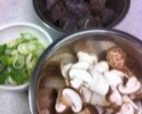 ピリ辛が美味しい♡こんにゃくとキノコ〜♫作り方1写真