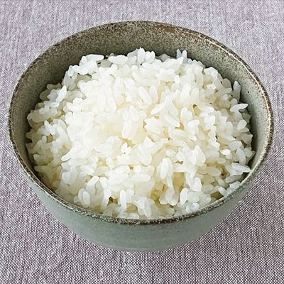 袋でふりふりおにぎり『梅わかめとじゃこ』 by おいしい袋モフ ｜ 袋を