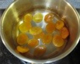 我が家の手作りおせち☆あんずの含め煮作り方1写真