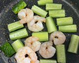 キュウリと海老のスモーキーソルト炒め作り方4写真