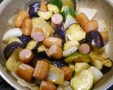 簡単！シャウエッセンと夏野菜の中華炒め作り方4写真