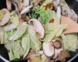 シイタケとマイタケを加えて中華名菜八宝菜作り方3写真