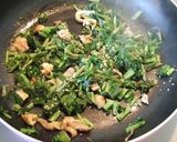 カリカリ鶏皮と大根菜のおつまみ♪作り方5写真