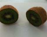超簡単！キウイフルーツのむきかた作り方1写真