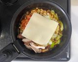 肉団子ねぎキムチ椎茸チーズの辛ラーメン作り方3写真