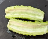 ほんのり苦み♡シャキシャキ食感◎ゴーヤの甘酢漬け作り方1写真