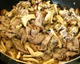 ■牛肉と3種のきのこの赤ワインみそ煮込み作り方3写真