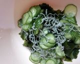 胡瓜と若芽の塩昆布和え☆作り方1写真