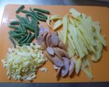 簡単！とろけるチーズのポテトウインナ炒め作り方1写真